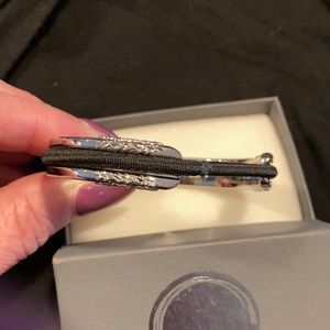 HP 6/6🎉Charity Ties bracelet that hold hair tie